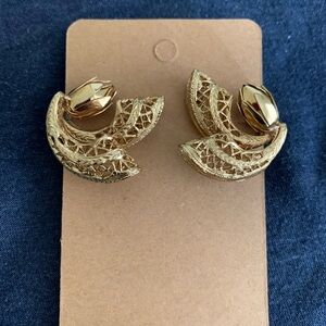 Coro vintage filigree gold plated clip on earrings.